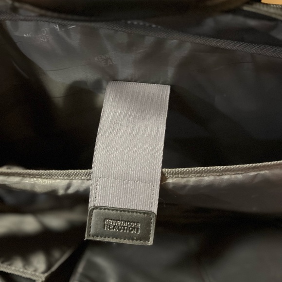 Kenneth Cole Reaction Laptop Case for up to 17" computers - Picture 9 of 15